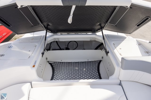 New 2025  powered Chaparral Boat for sale